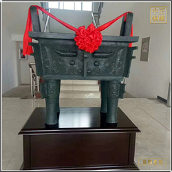 落地配大(dà)紅花純銅鼎擺件