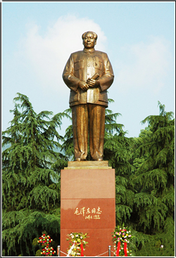 室外(wài)大(dà)型毛主席人物(wù)銅雕塑