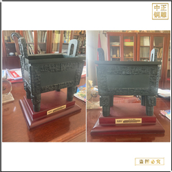 鑄造大(dà)型1.8米銅鼎