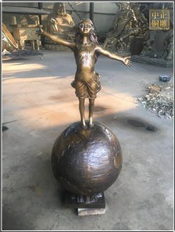 站在地球上的小(xiǎo)女孩人物(wù)銅雕塑發貨啦