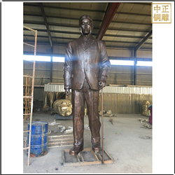 3.8米熊希齡人物(wù)銅雕塑安裝完成