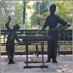 小(xiǎo)女孩和婦女人物(wù)銅雕塑鑄造