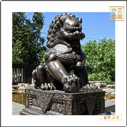 胸前帶鈴铛故宮銅獅子圖片