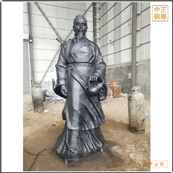 古代人物(wù)拎酒壺出行銅雕塑
