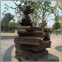 廣場小(xiǎo)兔子書(shū)籍銅雕塑