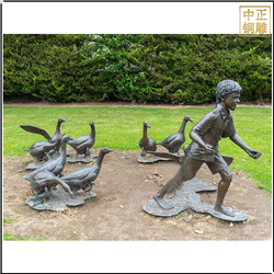 小(xiǎo)孩喂鴿子銅雕塑