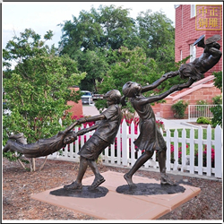 小(xiǎo)區景觀人物(wù)銅雕塑