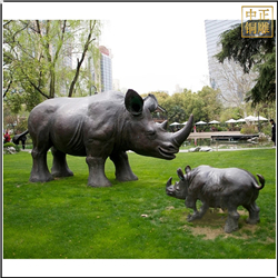 犀牛媽媽和小(xiǎo)犀牛銅雕塑鑄造廠