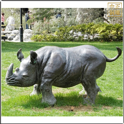 園林犀牛動物(wù)雕塑
